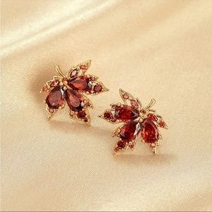 MAPLE LEAF fall autumn gem stone gold tone earrings new with tags NWT